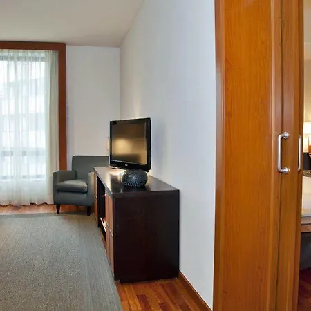 מלון Eurostars Parque 4*